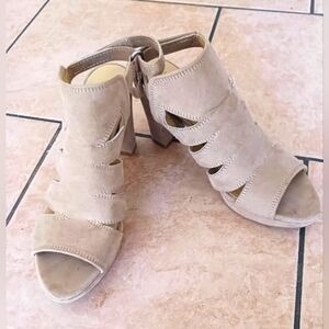 Naturalizer Tan Heeled Sandals Size 6.5